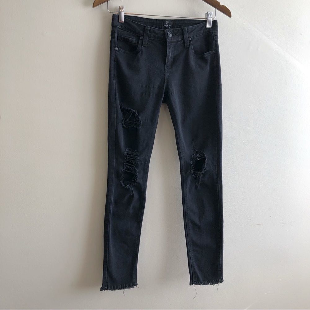 ✨$8 CLEAR-OUT✨ Just Black Soft Stretchy Distressed Skinny Leg Denim Jeans Black